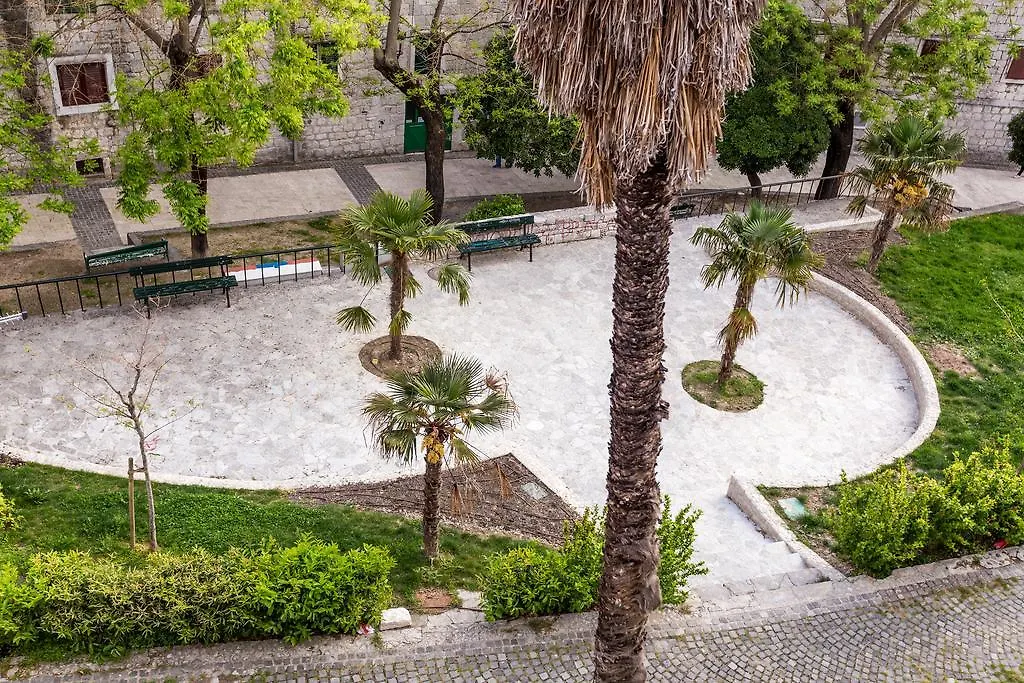 Royal Antique Apartment Split