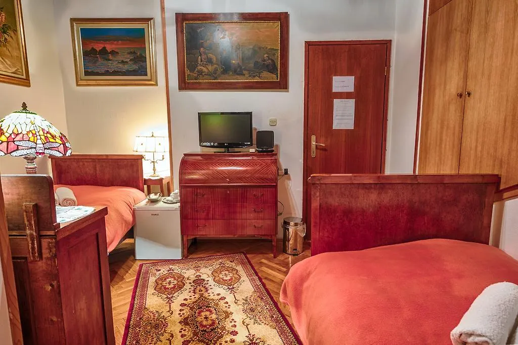 Royal Antique Apartment Split 0*,