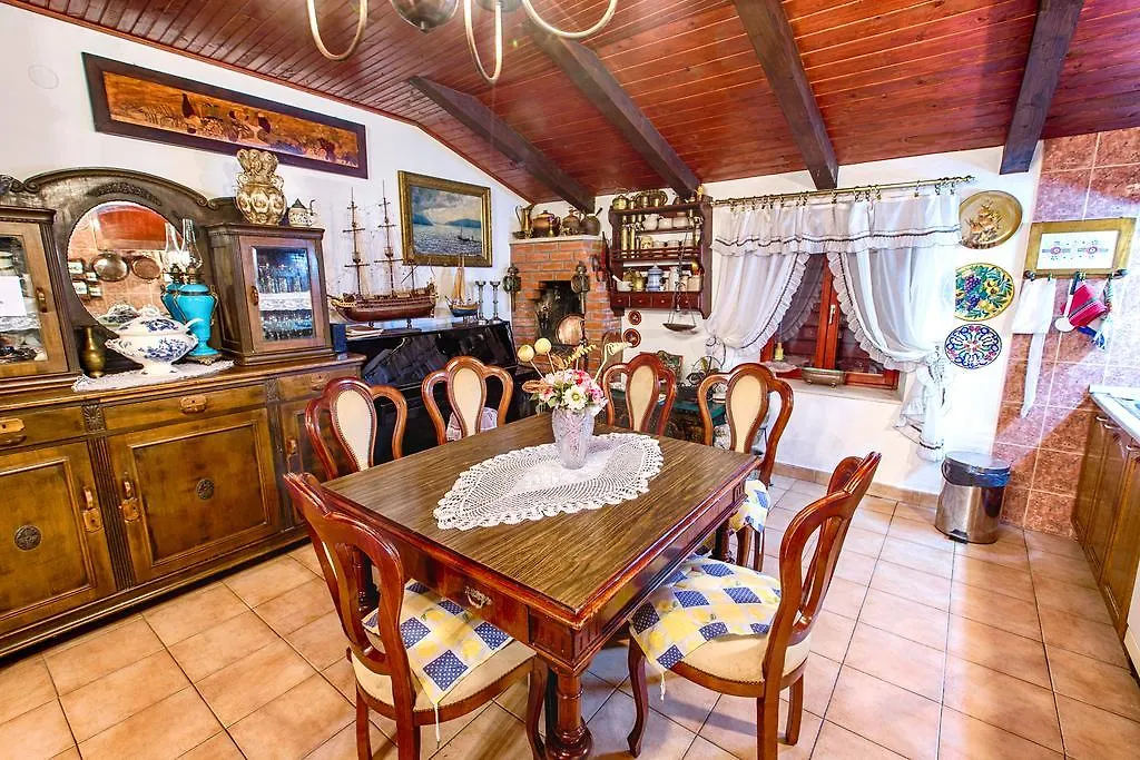 Royal Antique Apartment Split