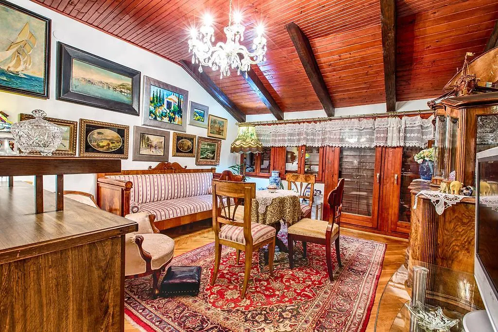 Royal Antique Apartment Split